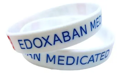 Kolorowe bransoletki: kod szpitalny czy symbol wsparcia?
